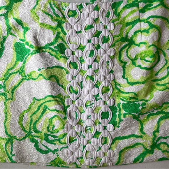 Lilly Pulitzer Tate Skirt in Heartbreaker Green Floral St. Patrick Print - Picture 6 of 8